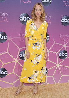 Kim Raver feet photo thumbnail