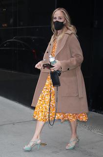 Kim Raver feet photo thumbnail