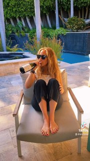 Kim Raver feet photo thumbnail
