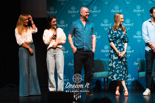 Kim Raver feet photo thumbnail
