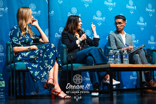 Kim Raver feet photo thumbnail