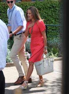 Kim Sears feet photo 4