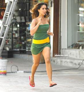 Kim Sharma feet photo 5