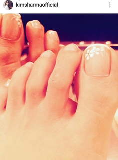 Kim Sharma feet photo 7