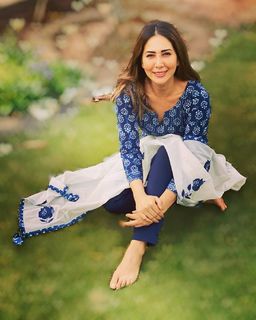 Kim Sharma feet photo 16