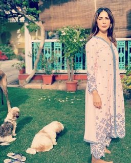 Kim Sharma feet photo 15