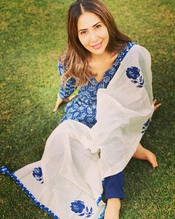 Kim Sharma feet photo 3