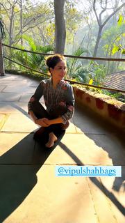 Kim Sharma feet photo 7