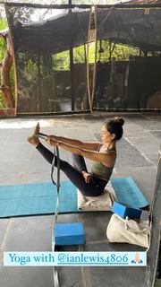 Kim Sharma feet photo 18