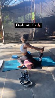 Kim Sharma feet photo 8