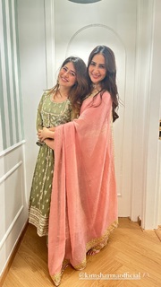 Kim Sharma feet photo 13