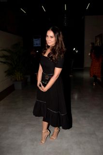 Kim Sharma feet photo 16