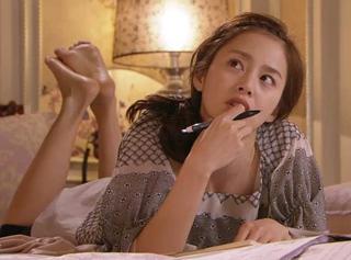 Kim Tae-hee feet photo thumbnail