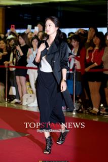 Kim Tae-hee feet photo thumbnail