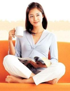 Kim Tae-hee feet photo thumbnail