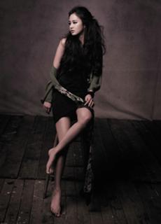 Kim Tae-hee feet photo thumbnail