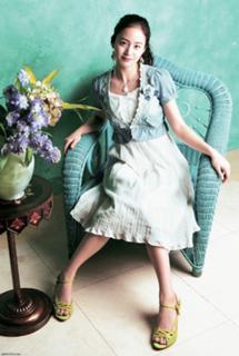 Kim Tae-hee feet photo thumbnail