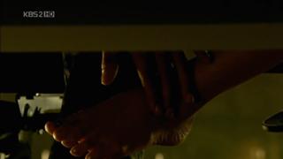 Kim Tae-hee feet photo thumbnail