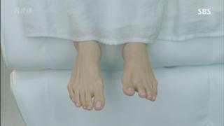 Kim Tae-hee feet photo thumbnail