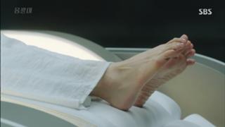 Kim Tae-hee feet photo thumbnail