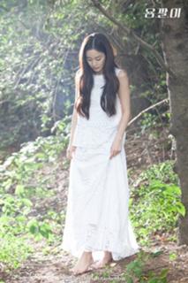 Kim Tae-hee feet photo thumbnail