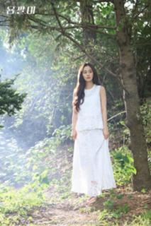 Kim Tae-hee feet photo thumbnail