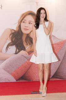 Kim Tae-hee feet photo thumbnail