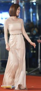 Kim Tae-hee feet photo thumbnail