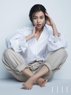 Kim Tae-hee feet photo thumbnail