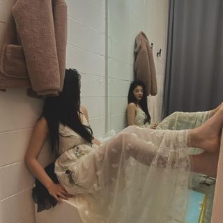 Kim Yoo Jung feet photo 1
