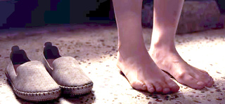 Kim Yoo Jung feet photo 3