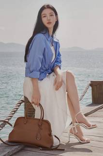 Kim Yoo Jung feet photo 16
