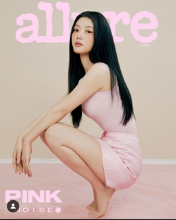 Kim Yoo Jung feet photo 12