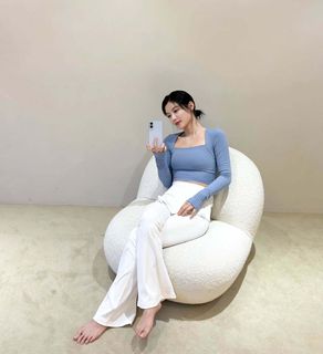 Kim Yoo Jung feet photo 1