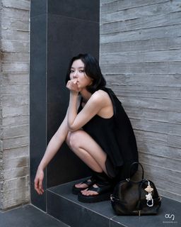 Kim Yoo Jung feet photo 7