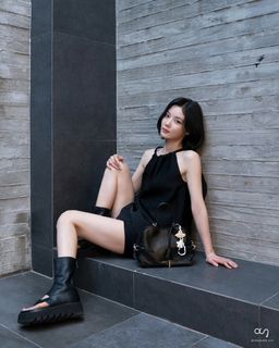 Kim Yoo Jung feet photo 2