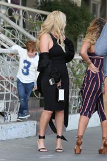 Kim Zolciak-Biermann feet photo thumbnail