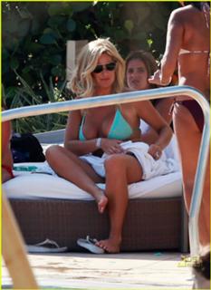 Kim Zolciak-Biermann feet photo thumbnail