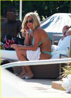 Kim Zolciak-Biermann feet photo thumbnail
