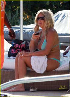 Kim Zolciak-Biermann feet photo thumbnail