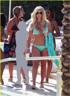 Kim Zolciak-Biermann feet photo thumbnail