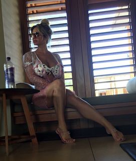 Kim Zolciak-Biermann feet photo thumbnail