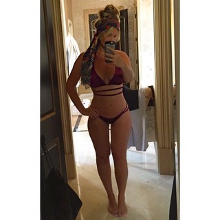 Kim Zolciak-Biermann feet photo thumbnail