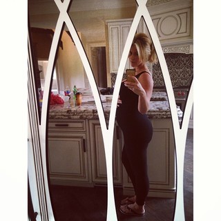 Kim Zolciak-Biermann feet photo thumbnail