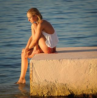 Kimberley Garner feet photo thumbnail