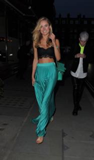 Kimberley Garner feet photo thumbnail