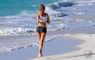 Kimberley Garner feet photo thumbnail