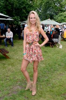 Kimberley Garner feet photo thumbnail