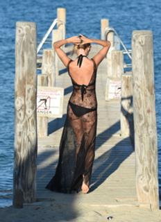 Kimberley Garner feet photo thumbnail