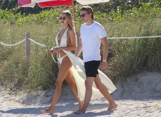 Kimberley Garner feet photo thumbnail
